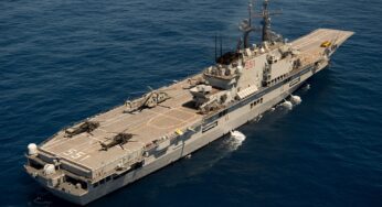 Nave Garibaldi in sosta nel porto di Gaeta