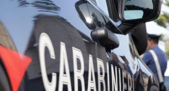 Si fingono la figlia e chiedono soldi al padre anziano