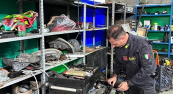 Scoperte autofficina e discarica abusive. Tratto in arresto il titolare, in possesso di droga e di un’arma illegale