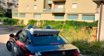 Incendio in una palazzina, perde la vita un 60enne