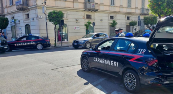 Si incatena per protesta davanti il Comune, denunciato per interruzione di pubblico servizio