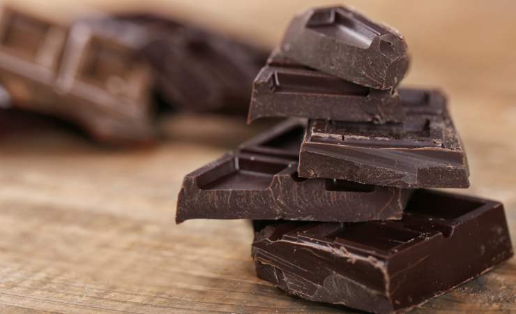 cioccolato fondente a pezzetti