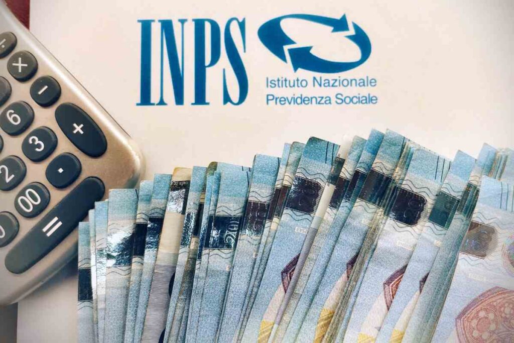 banconote da 20 euro calcolatrice e scritta inps