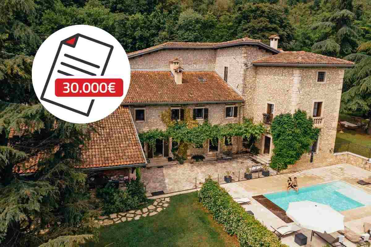 casa vista da fuori con piscina