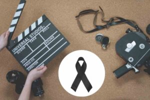 ciak, cinepresa e nel cerchietto un nastro da lutto