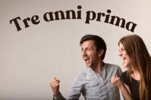 ragazzo e ragazza felici e la scritta tre anni prima