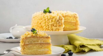 Per la festa della donna non può mancare la torta mimosa: i trucchi per farla umida e golosa