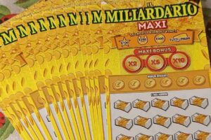 fila di gratta e vinci maxi miliardario