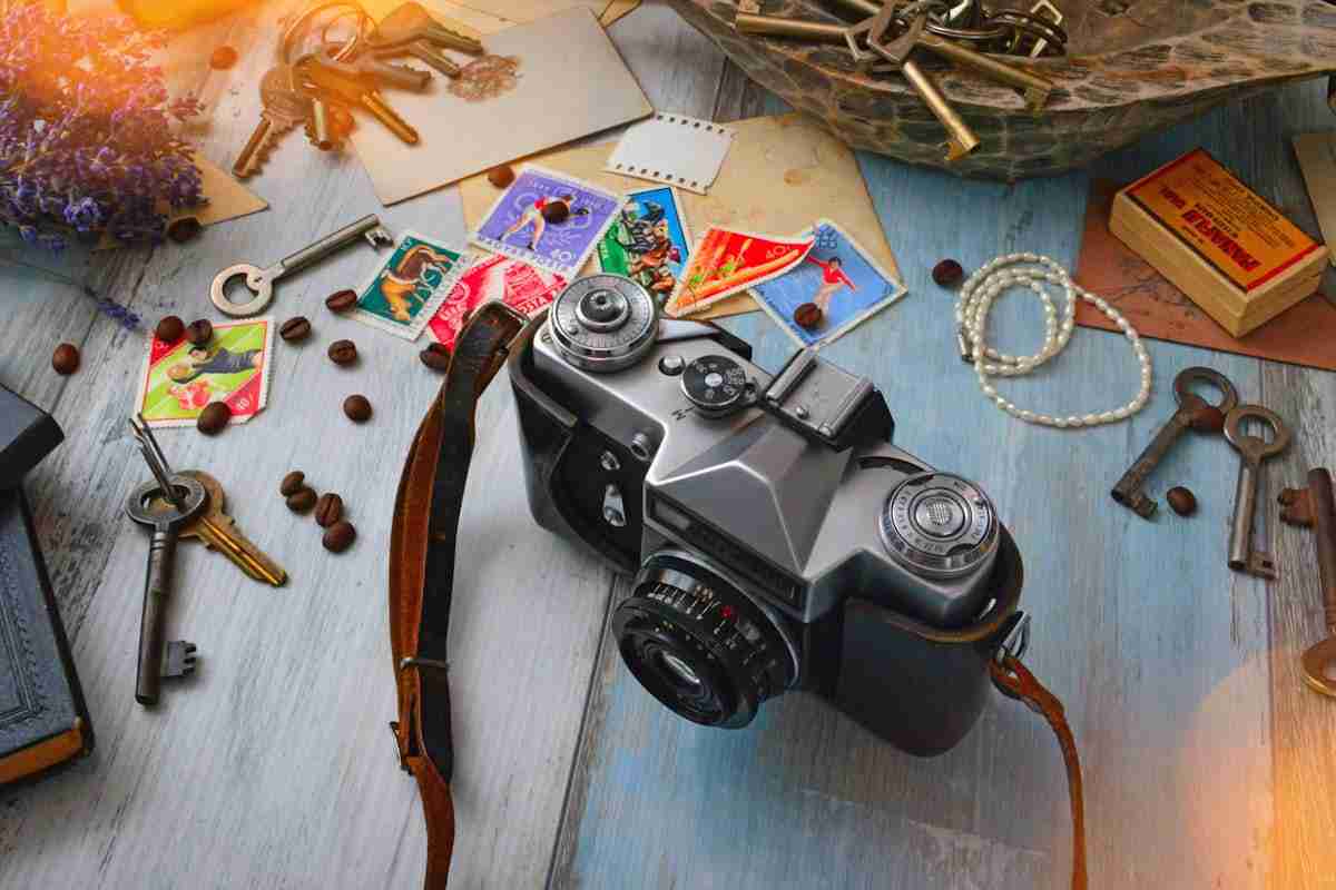 francobolli e fotocamera
