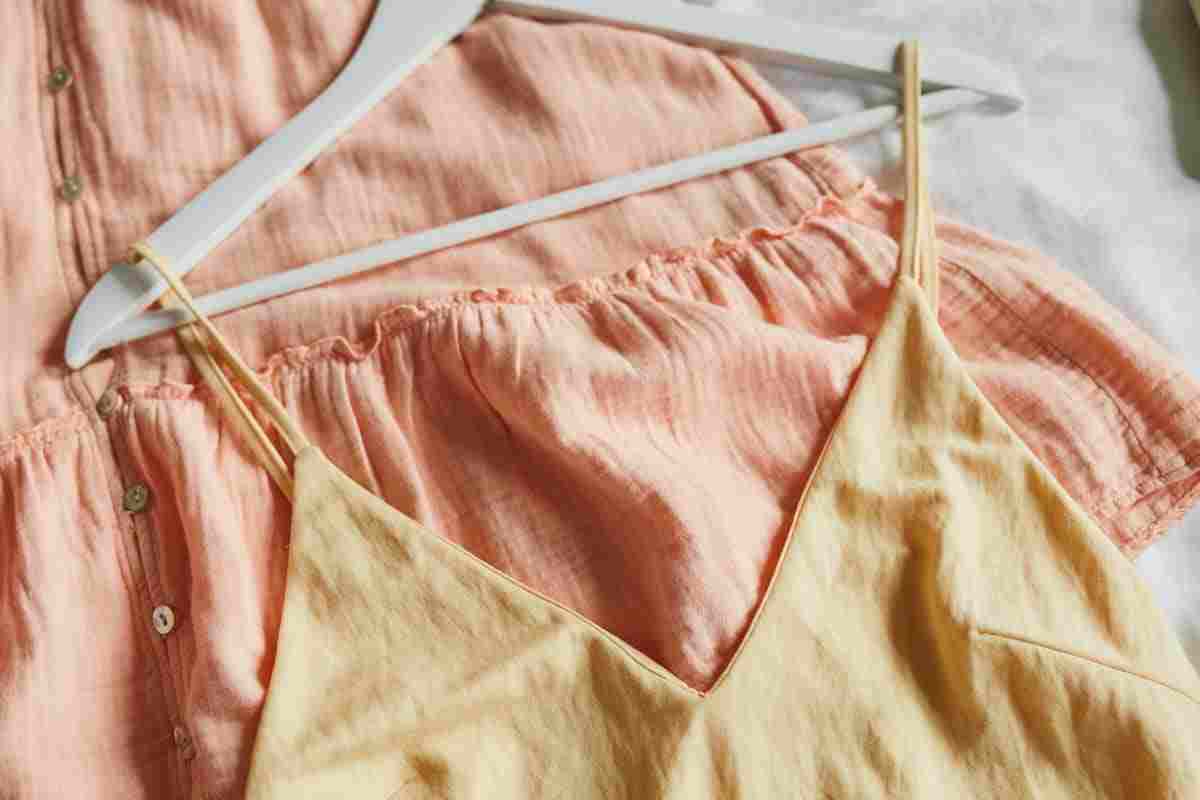 vestito rosa e giallo