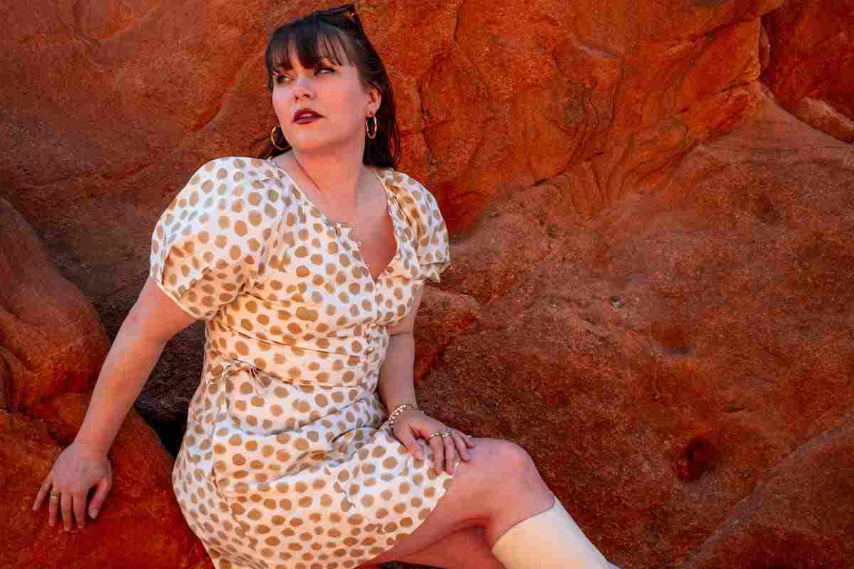 donna con vestitino