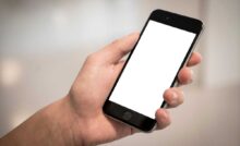 Telefono tenuto in mano