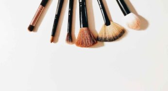 3 modi per evitare che il trucco si sciolga in estate: facendo così rimane tutta la giornata